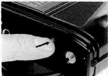 MINOLTA X-700 - REWINDING AND UNLOADING FILM - 1