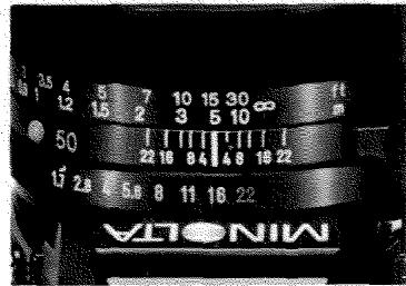 MINOLTA X-700 - Depth-of-field scale - 1