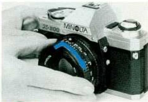 MINOLTA X-300 - Preparation a la prise de VUE fixation et retrait de l'objectif - 3