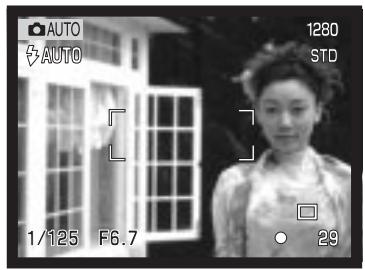 MINOLTA DIMAGE S414 - FOCUS LOCK - 2
