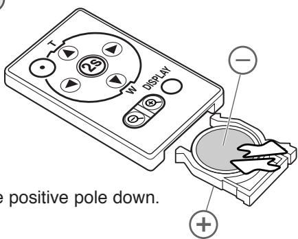 MINOLTA DIMAGE A200 - Changing the battery - 3