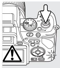 MINOLTA DIMAGE A200 - INSERTING AND CHANGING A MEMORY CARD - 1