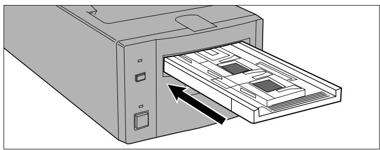 MINOLTA DIMAGE SCAN MULTI - Insérez le passé-vues dans le scanner comme indiqué dans le mode d'emploi du dimage scan multi. - 1