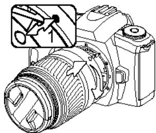 MINOLTA DYNAX 40 - ATTACHING A LENS - 2