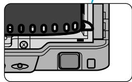 MINOLTA DYNAX 5 - Extend the leader between the guide rails to the index mark. - 1