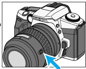 MINOLTA DYNAX 5 - Custom 6 - Focus-hold Button (Lens) - 1