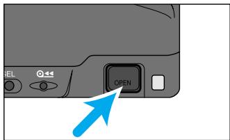 MINOLTA DYNAX 5 - Wait until the film is completely rewound. - 1