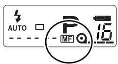 MINOLTA MAXXUM 3 - Slide the focus-mode switch down and release. - 1