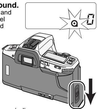 MINOLTA MAXXUM 3 - Rewinding the Film - 1