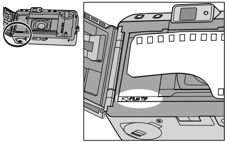 MINOLTA RIVA ZOOM 130 - LOADING THE FILM - 1