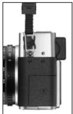 LEICA DIGILUX 2 - Attaching the carrying strap - 5