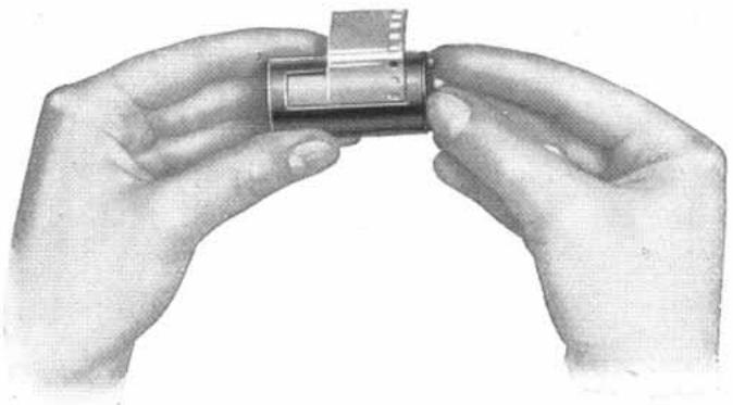 LEICA IIIA - Loading of Film Chamber Model B in the darkroom - 5