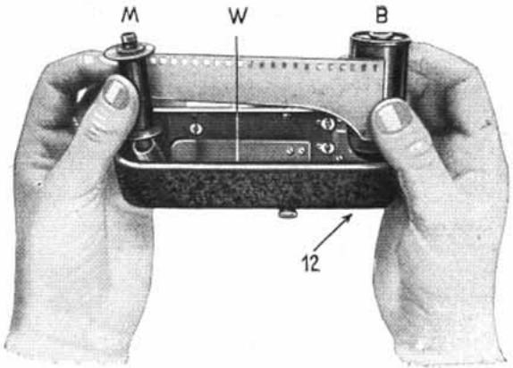 LEICA IIIA - Loading of the Camera in subdued daylight - 4