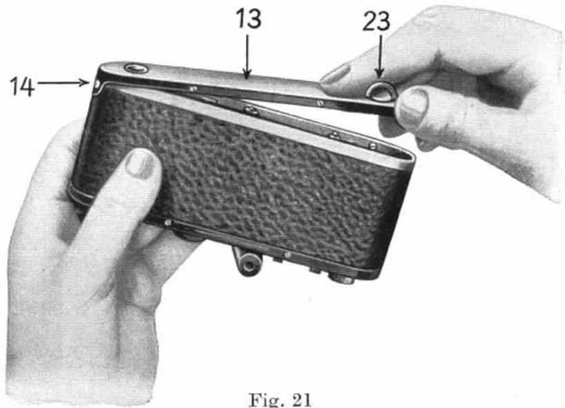 LEICA IIIA - Loading of the Camera in subdued daylight - 5