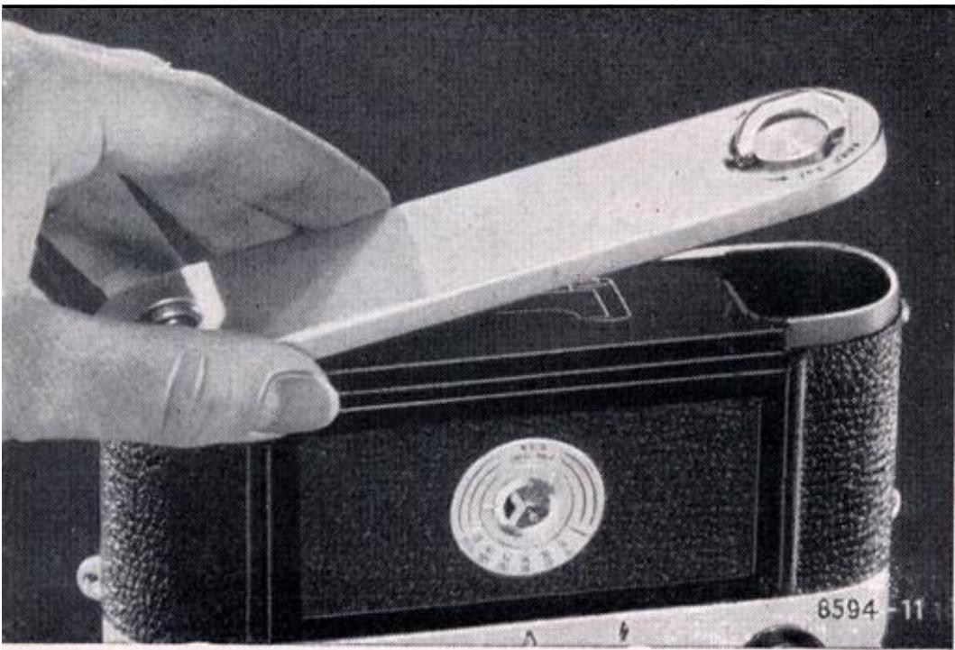 LEICA M2 - Loading the LEICA - 1