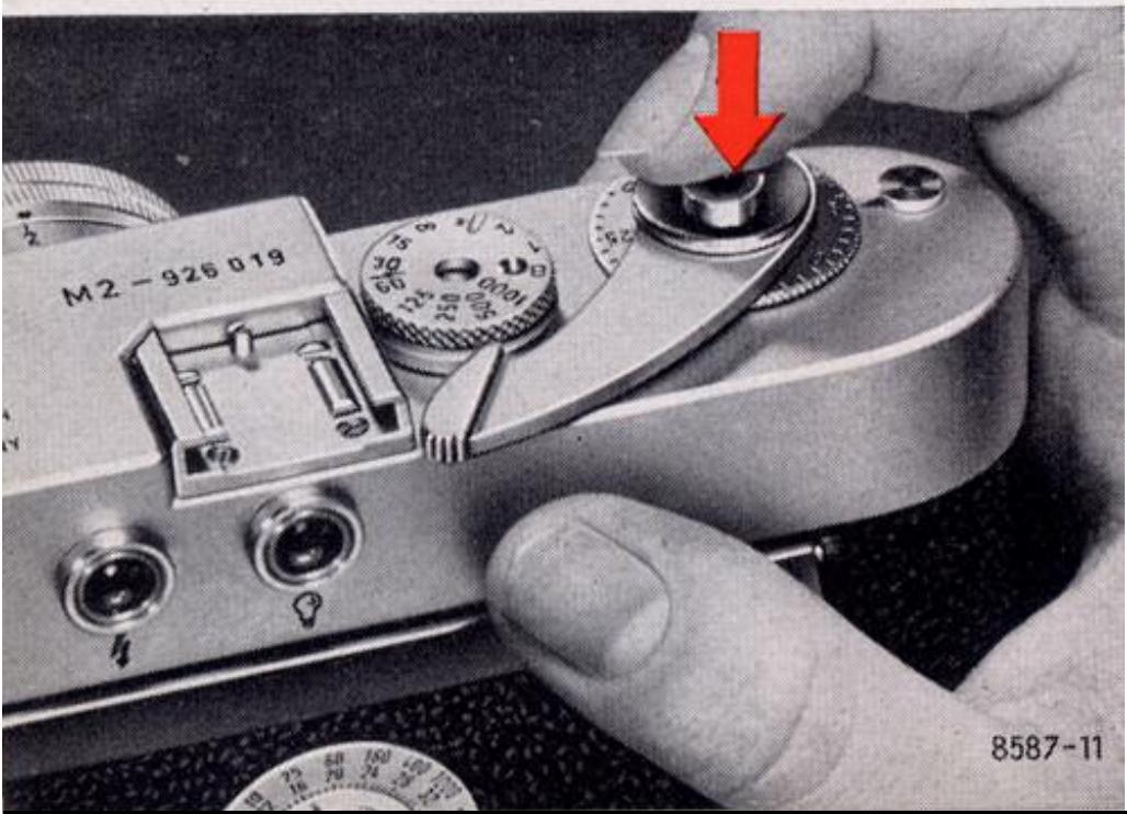 LEICA M2 - The Film Transport Lever (2) - 1