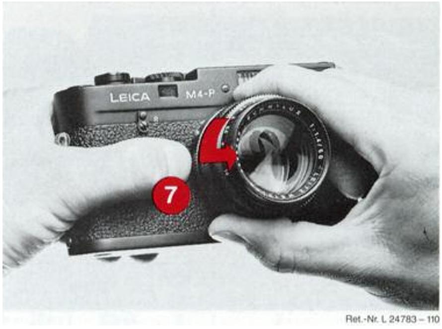 LEICA M4-P - Inserting the lens - 1