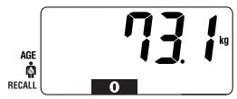 TANITA UM 050 - L'unità emette un autre beep e il display visualizza "0.0". Salire quindi sulla bilancia. - 1