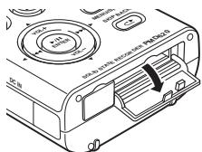 MARANTZ PMD620 - Installing a memory card - 1