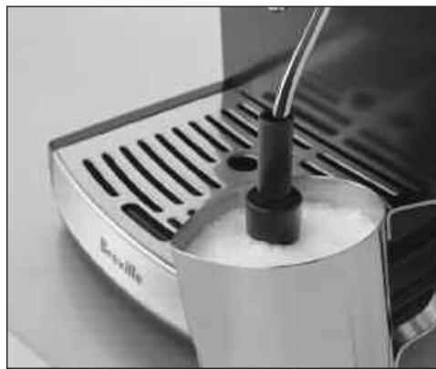BREVILLE BES200XL - Comment faire mousseur du lait pour un cappuccino ou un café au lait - 1