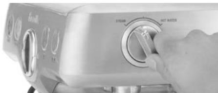 BREVILLE BES820XL - MOUSSER LE LAIT POUR PREPARER UN CAPPUCCINO OU UN LATTÉ - 2