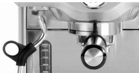 BREVILLE BES820XL - ÉTAPE 4 - TASSER LE CAFÉ MOULU - 2