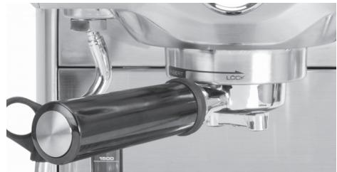 BREVILLE BES830XL - Étape 7 - insertion du porte-filtre - 1