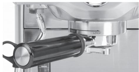 BREVILLE DIE-CAST PROGRAMMABLE ESPRESSO MACHINE - Étape 7 - insertion du porte-filtre - 1