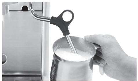 BREVILLE DIE-CAST PROGRAMMABLE ESPRESSO MACHINE - L'art de FAIRE mousser le LAIT (suite) - 1