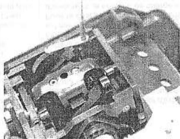 GRAUPNER MC-12 - Ouverture du boitier de I'emetteur - 4