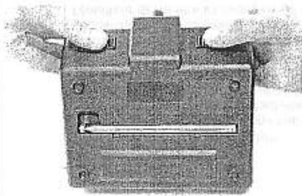 GRAUPNER MC-12 - Ouverture du boitier de I'emetteur - 1