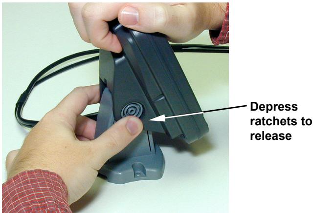 EAGLE CUDA 242 - Using the Quick Release Mounting Bracket - 3