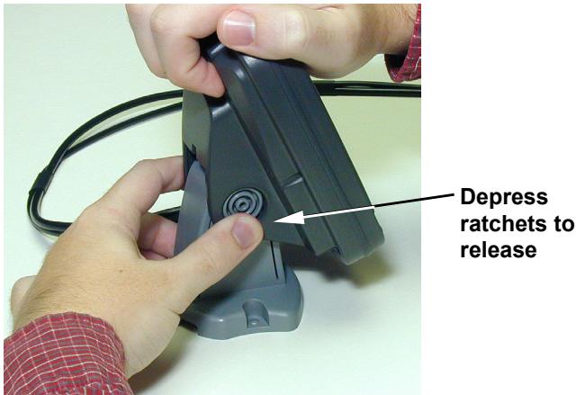 EAGLE FISHEASY 240 - Using the Quick Release Mounting Bracket - 3