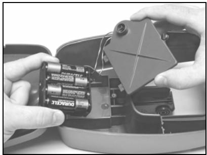 EAGLE FISHEASY 245DS PORTABLE - Installing the Batteries - 1