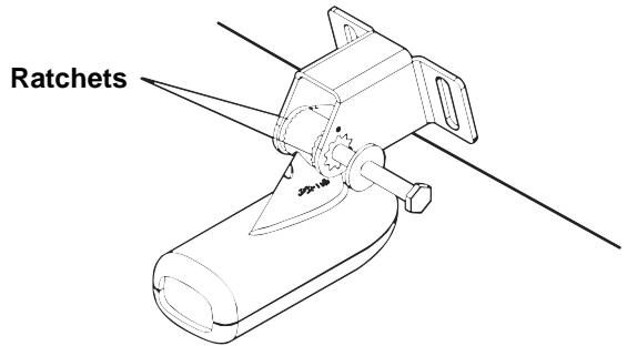 EAGLE FISHELITE 480 - Aligning the transducer on the transom. - 1