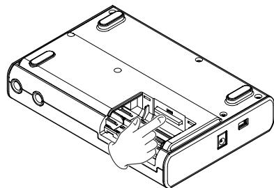 TASCAM DP-004 - Ejecting the card - 1