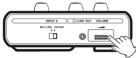 INPUT A Ω/LINE OUT VOLUME MIC/LINE GUITAR