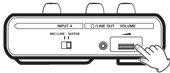 INPUT A Ω/LINE OUT VOLUME MIC/LINE GUITAR