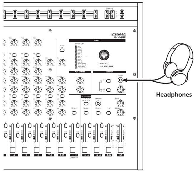 TASCAM M-164 - Connecting headphones - 1