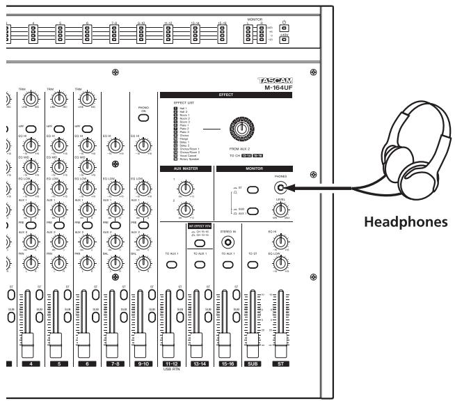 TASCAM M-164UF - Connecting headphones - 1