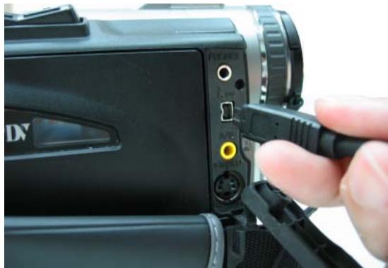 ULEAD VIDEOSTUDIO 10 PLUS - Connecting the camcorder to the IEEE-1394 interface - 1