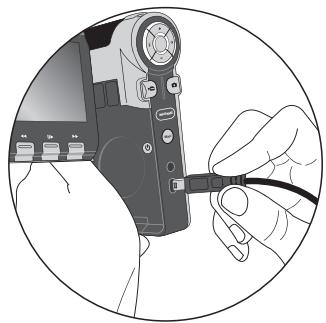 AIPTEK POCKET DV T200 - Raccordez le câble USB à votre caméscope. - 1