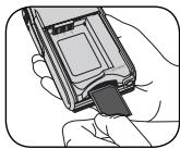 AIPTEK POCKET DV Z100 PRO - Introdução de um cartão de memória (optional) - 2