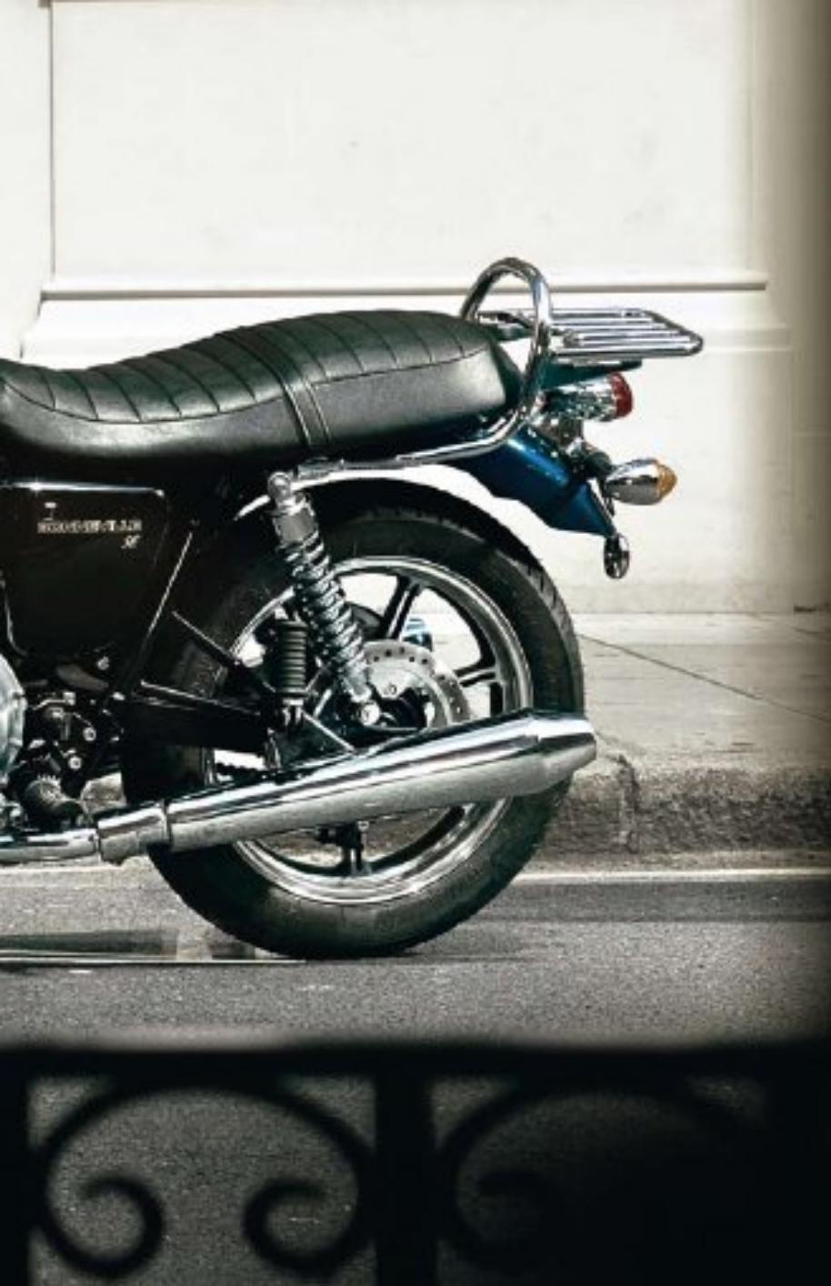 TRIUMPH BONNEVILLE T100 - SE - 3
