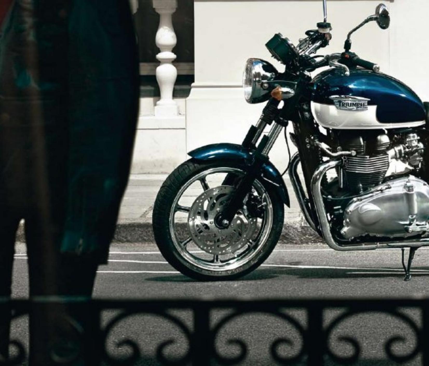TRIUMPH BONNEVILLE T100 - SE - 2