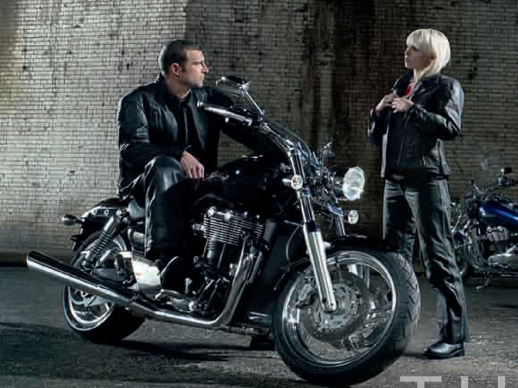 TRIUMPH ROCKET III TOURING - SPECIFICATIONS - AMERICA - 3