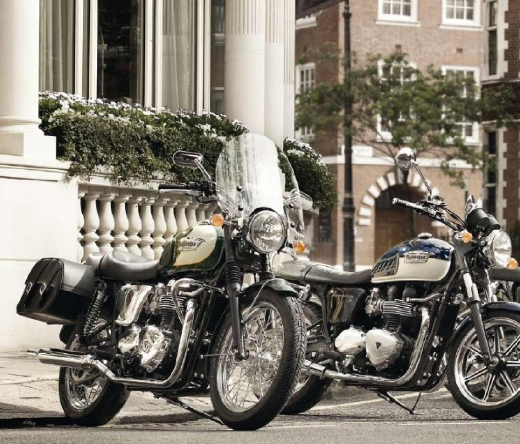 TRIUMPH THRUXTON - CONTENTS 2010 - 8