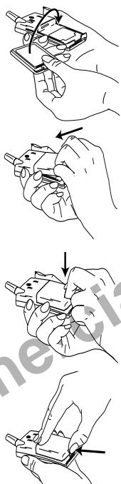 ERICSSON T18D - Connecting and Removing Your Battery - 1