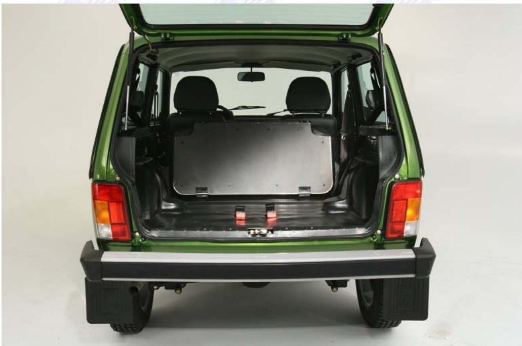 LADA NIVA 4X4 - LADA NIVA: avec la générosité de son coffre, elle déménage - 1