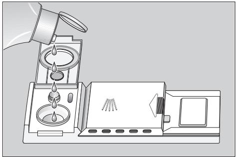 CONSTRUCTA CP432J5 - Filling the rinse-aid container - 2
